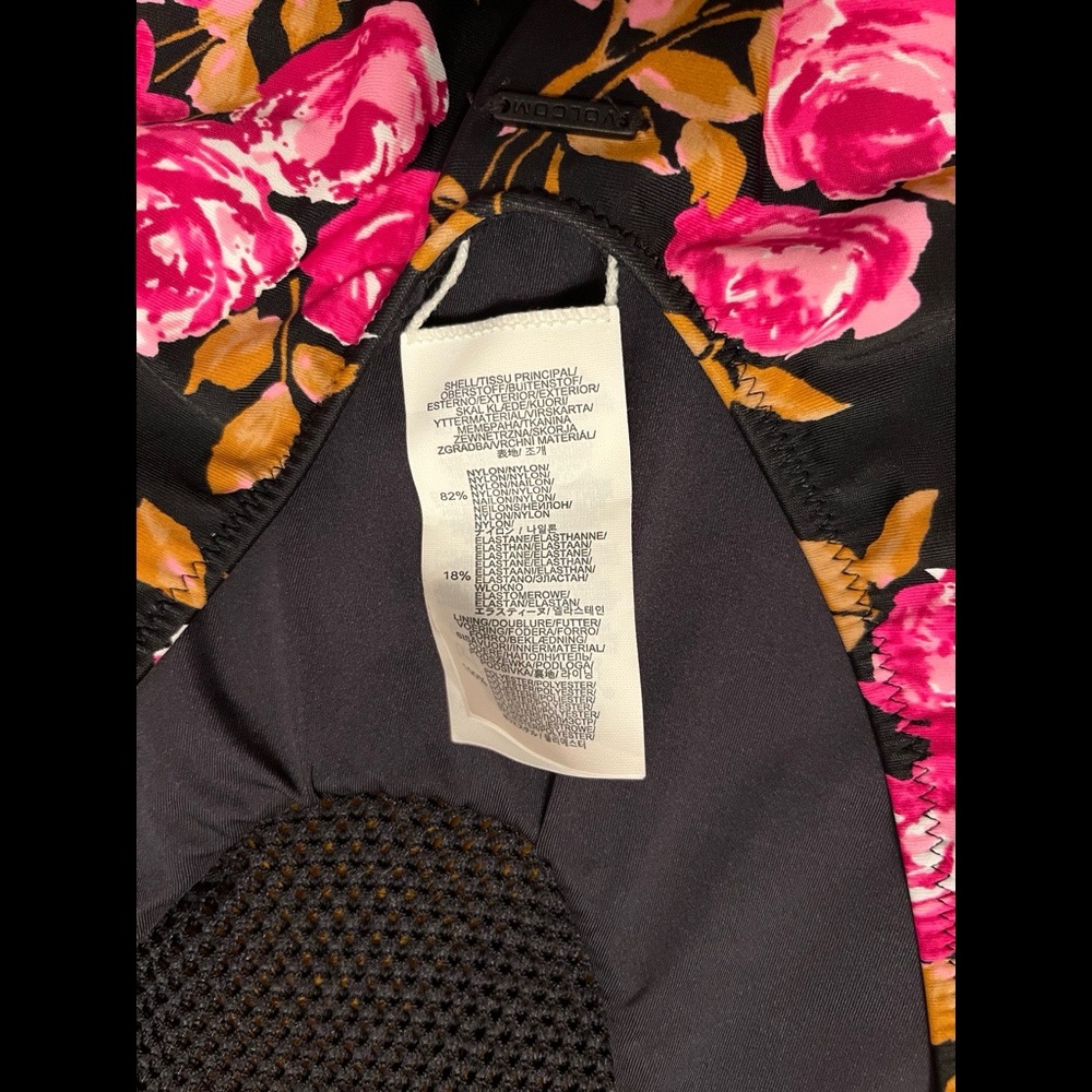 Volcom • Bathing Suit - Picture 5 of 9